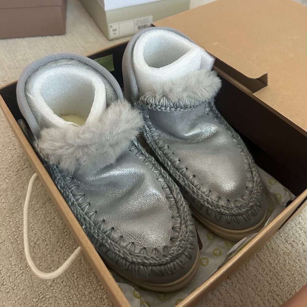 MOU Boots, Size 9, Brand New, Silver